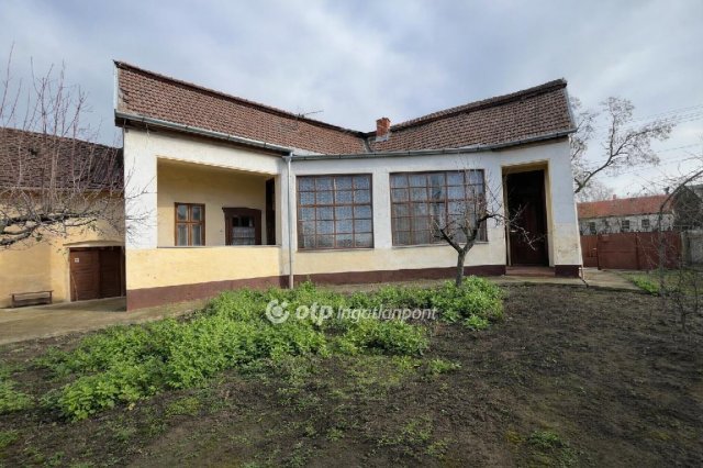 Eladó családi ház, Derecskén 60 M Ft, 6 szobás