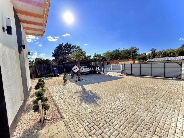 Eladó családi ház, Szigetszentmiklóson 78.5 M Ft, 3 szobás