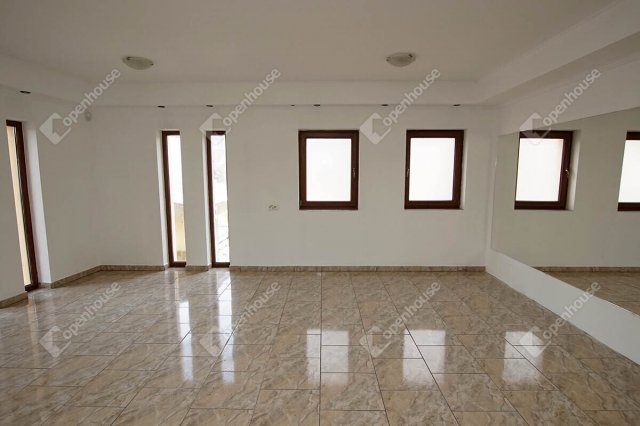 Eladó téglalakás, Székesfehérvárott 74.99 M Ft, 4 szobás