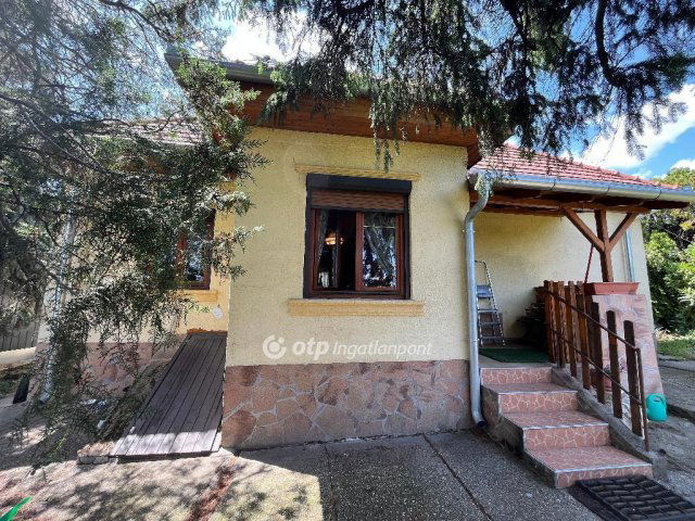 Eladó családi ház, Érden 68 M Ft, 2 szobás