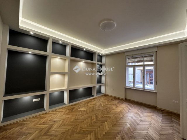 Kiadó téglalakás, albérlet, Pécsett 300 E Ft / hó, 3 szobás
