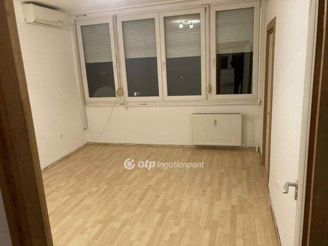 Eladó téglalakás, Szigetszentmiklóson 51.9 M Ft, 2 szobás