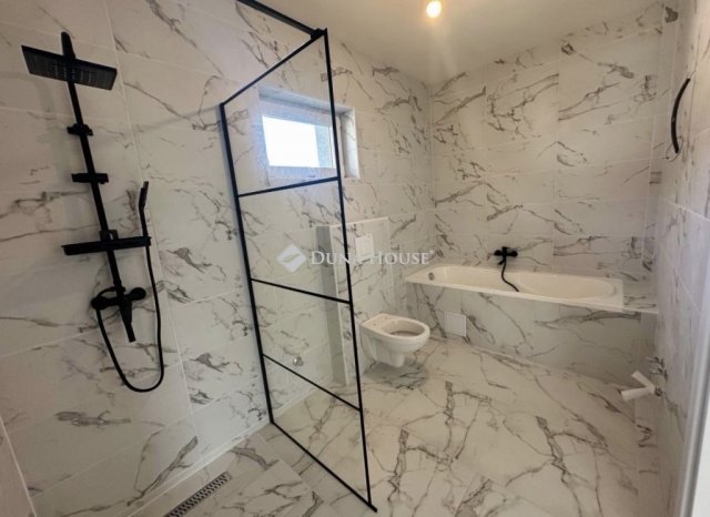 Eladó ikerház, Bicskén 89.9 M Ft, 4 szobás