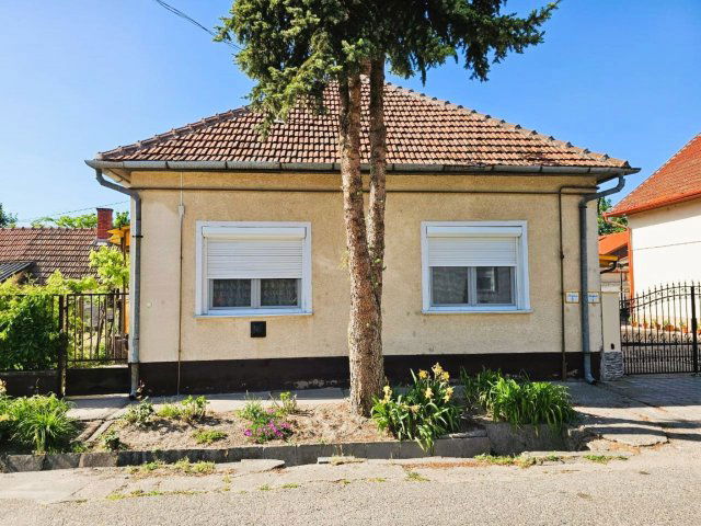 Eladó családi ház, Kiskunhalason 32 M Ft, 4 szobás