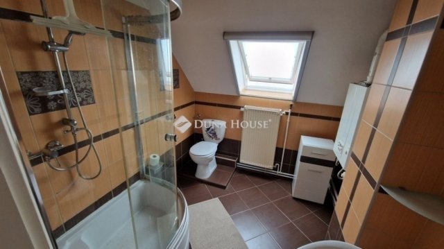 Eladó családi ház, Vecsésen 140.9 M Ft, 3 szobás