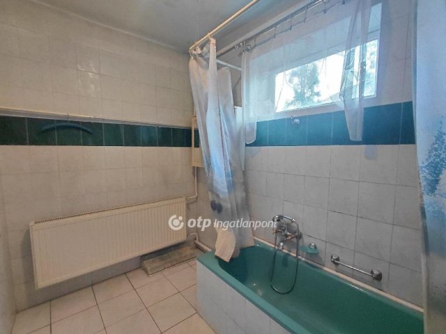 Eladó családi ház, Bagon 76 M Ft, 3+1 szobás