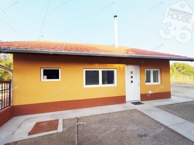 Eladó családi ház, Tiszaalpáron 26.9 M Ft, 2 szobás