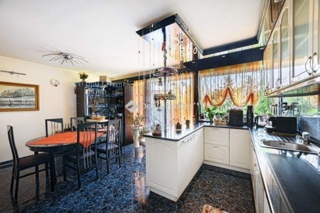 Eladó családi ház, Budapesten, XII. kerületben 225 M Ft