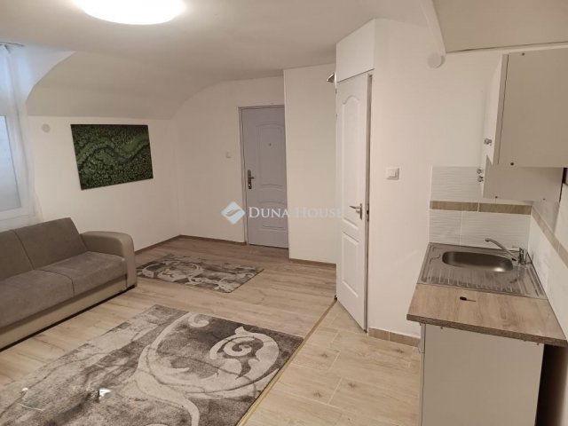 Eladó téglalakás, Budapesten, VIII. kerületben, Csobánc utcában