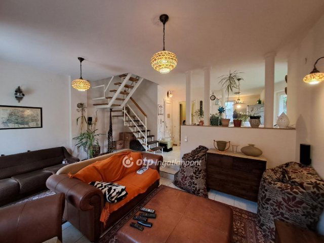 Eladó téglalakás, Szegeden 135 M Ft, 4 szobás