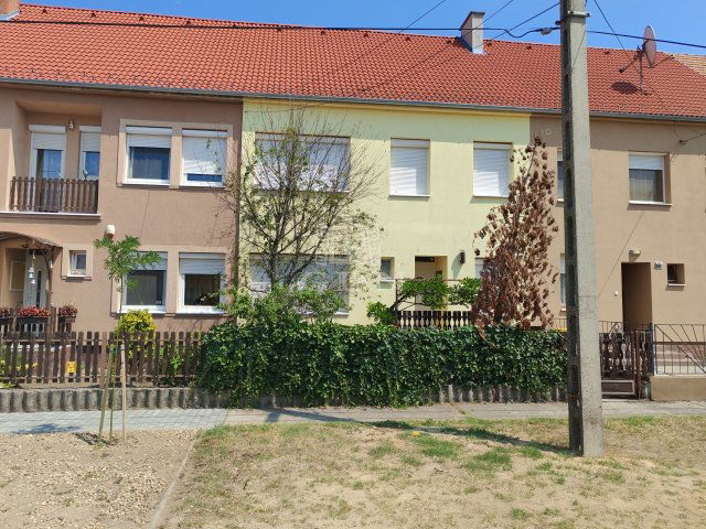 Eladó sorház, Baján 53 M Ft, 4 szobás / költözzbe.hu