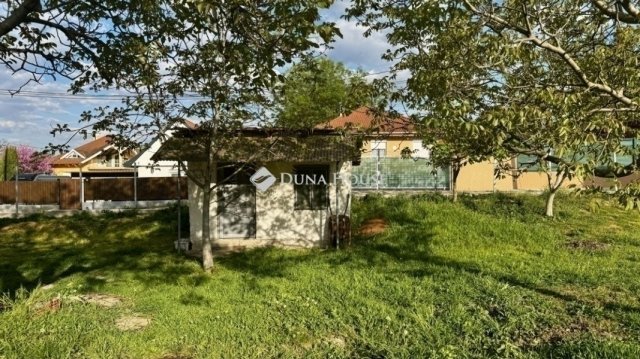 Eladó családi ház, Szigetszentmiklóson 73.5 M Ft, 3 szobás