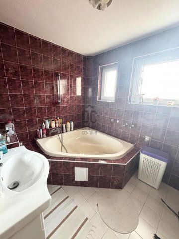 Eladó családi ház, Vecsésen 149.9 M Ft, 5 szobás