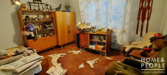 Eladó családi ház, Szegeden 69.9 M Ft, 6 szobás
