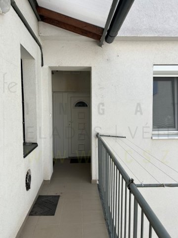 Kiadó téglalakás, albérlet, Szegeden, Dugonics téren, 2 szobás