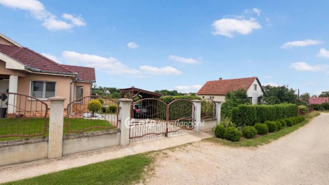 Eladó telek, Vámospércsen 3.5 M Ft / költözzbe.hu
