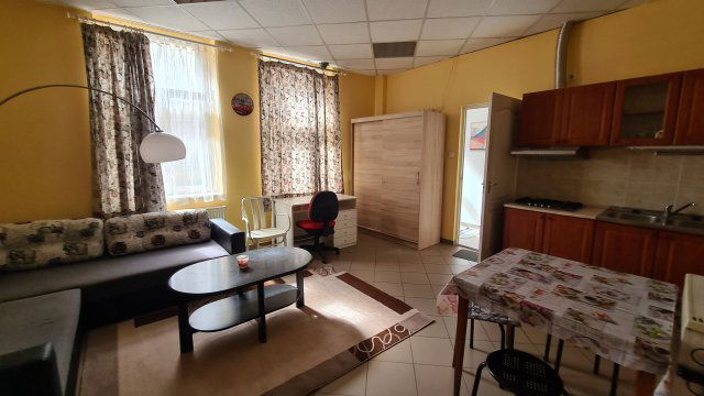 Kiadó téglalakás, albérlet, Esztergomban 150 E Ft / hó