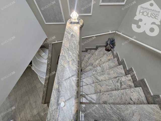 Eladó családi ház, Kecskeméten 229 M Ft, 5 szobás