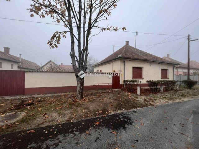 Eladó családi ház, Akasztón 27.99 M Ft, 4 szobás