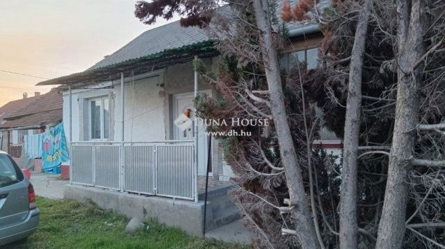 Eladó családi ház, Szentmártonkátán 25 M Ft, 4 szobás