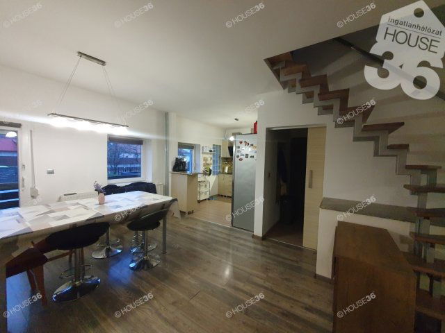 Eladó ikerház, Kecskeméten 111.5 M Ft, 5 szobás