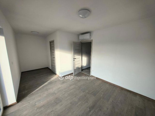 Eladó téglalakás, Siófokon 149 M Ft, 4 szobás