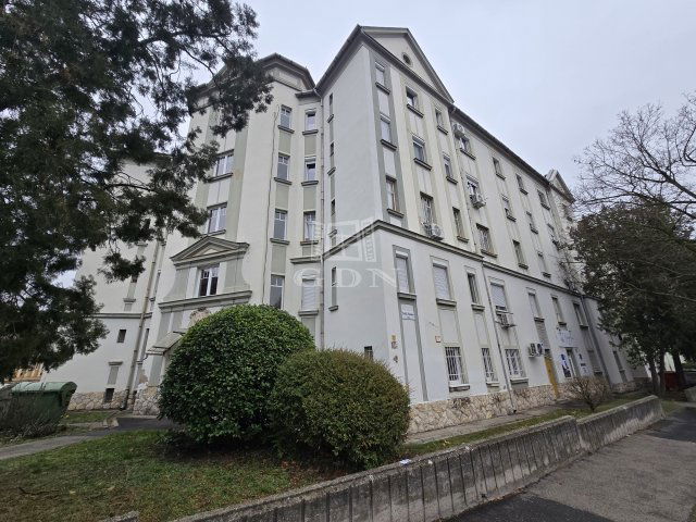 Eladó téglalakás, Pécsett 66.4 M Ft, 2+1 szobás