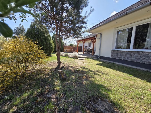 Eladó családi ház, Debrecenben 147.9 M Ft, 3+1 szobás