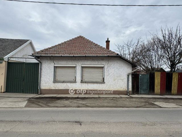 Eladó családi ház, Tiszafüreden 75 M Ft, 5+2 szobás