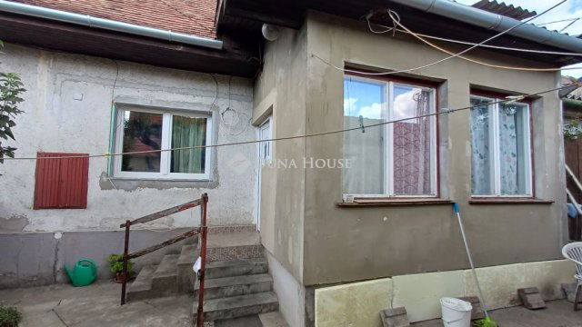 Eladó családi ház, Budakeszin, Fő utcában 38.5 M Ft, 1+1 szobás