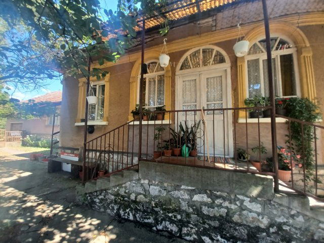 Eladó családi ház, Komjátiban 17 M Ft, 3 szobás