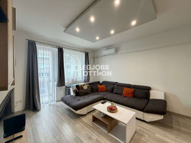 Eladó téglalakás, Cegléden 45 M Ft, 2 szobás