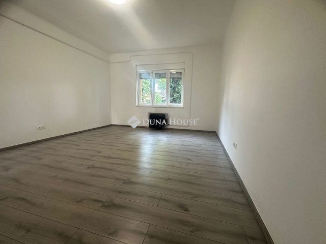 Eladó téglalakás, Budapesten, IV. kerületben 61.9 M Ft, 1 szobás