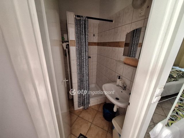 Eladó családi ház, Abádszalókban 84 M Ft, 7 szobás