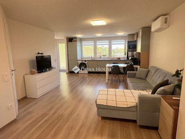 Eladó ikerház, Tahitótfalun 59.9 M Ft, 2 szobás