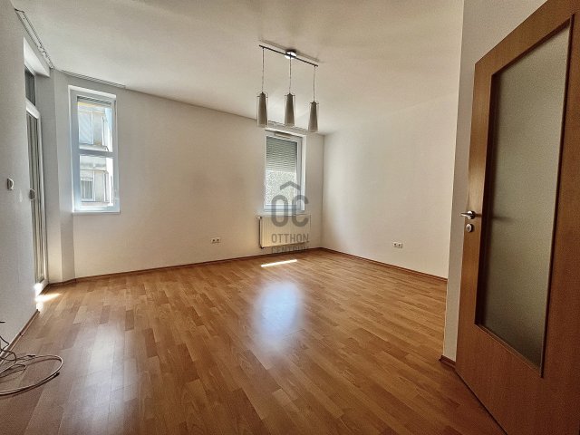 Eladó téglalakás, Győrött 89 M Ft, 3 szobás