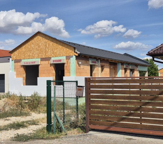 Eladó családi ház, Székesfehérvárott 95 M Ft, 1+3 szobás