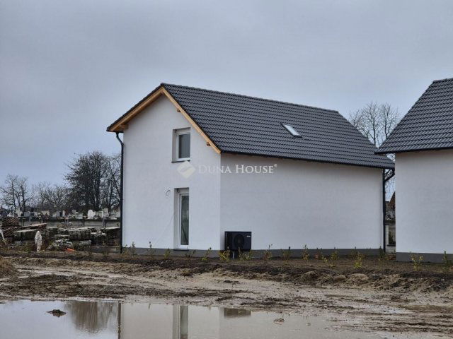 Eladó családi ház, Sződön, Csörögi úton 124.2 M Ft, 5 szobás