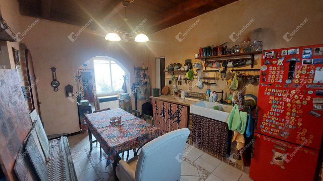 Eladó családi ház, Császáron 34.9 M Ft, 2 szobás