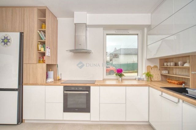 Eladó ikerház, Solymáron 223 M Ft, 4 szobás