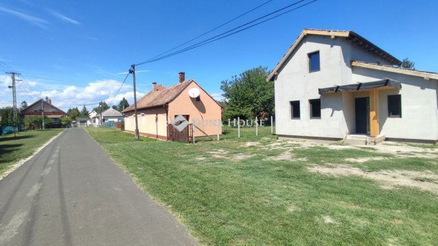 Eladó nyaraló, Balatonkeresztúron 86 M Ft, 4 szobás