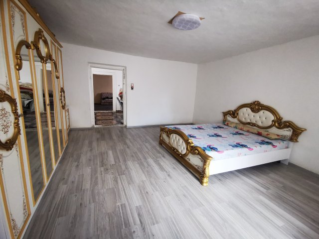 Eladó családi ház, Mezőtúron 13.7 M Ft, 2 szobás