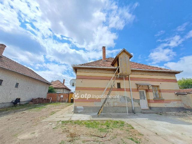 Eladó családi ház, Kiskunfélegyházán 32.9 M Ft, 3+1 szobás