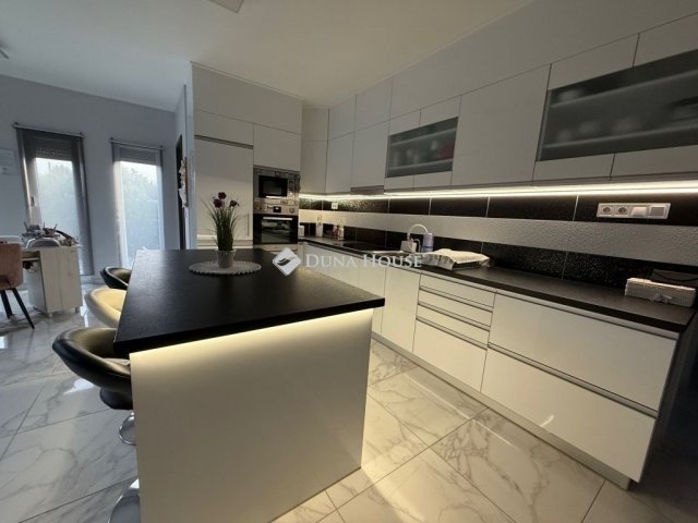 Eladó családi ház, Kecskeméten 98 M Ft, 4 szobás