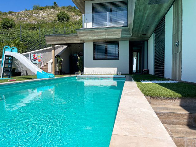 Eladó családi ház, Budaörsön 630 M Ft, 5 szobás