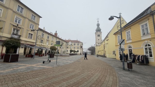 Eladó téglalakás, Szombathelyen, Savaria téren 48 M Ft, 3 szobás