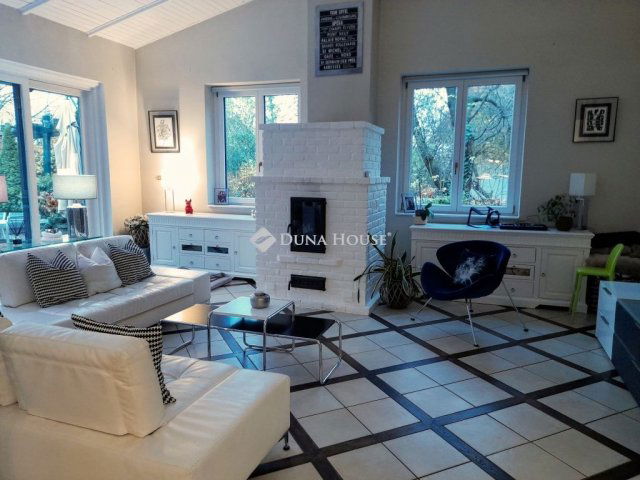 Eladó családi ház, Solymáron 305 M Ft, 7+1 szobás