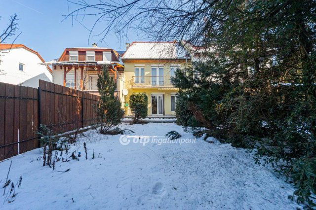 Eladó sorház, Pécelen 95.9 M Ft, 3 szobás / költözzbe.hu