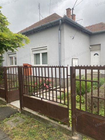 Eladó családi ház, Törökszentmiklóson 28.5 M Ft, 3 szobás