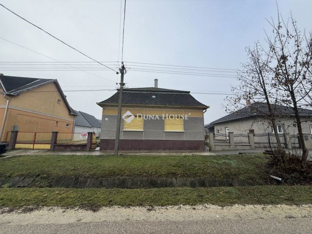 Eladó családi ház, Mányon 80 M Ft, 3 szobás